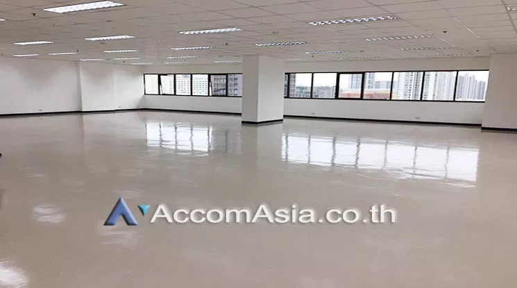 unit Office space For Rent in Sukhumvit, Bangkok  near BTS Ekkamai (AA15966)